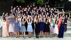Grund zur Freude: Die ersten G8-Schüler am Friedrich-Spee-Gymnasium feiern ihr Abitur.