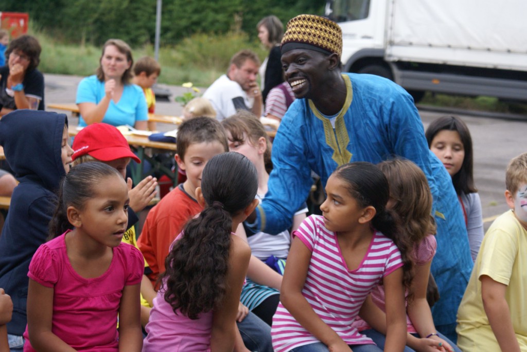 „Straßenfest der Kulturen“ mit Autor Ibrahima Ibo