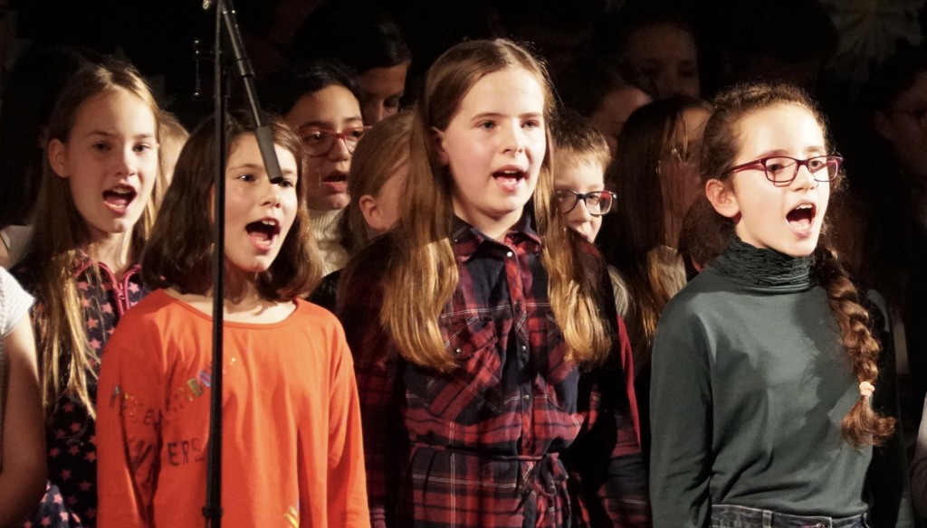 Zahlreiche Solisten beim Weihnachtskonzert in der Aula