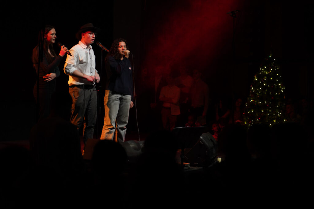 Chor und Solisten begeistern beim Weihnachtskonzert